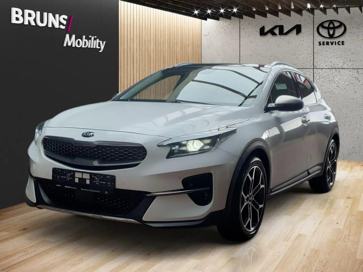 Kia XCeed 1.4 T-GDI Platinum  GSD AHK Bílá - 2