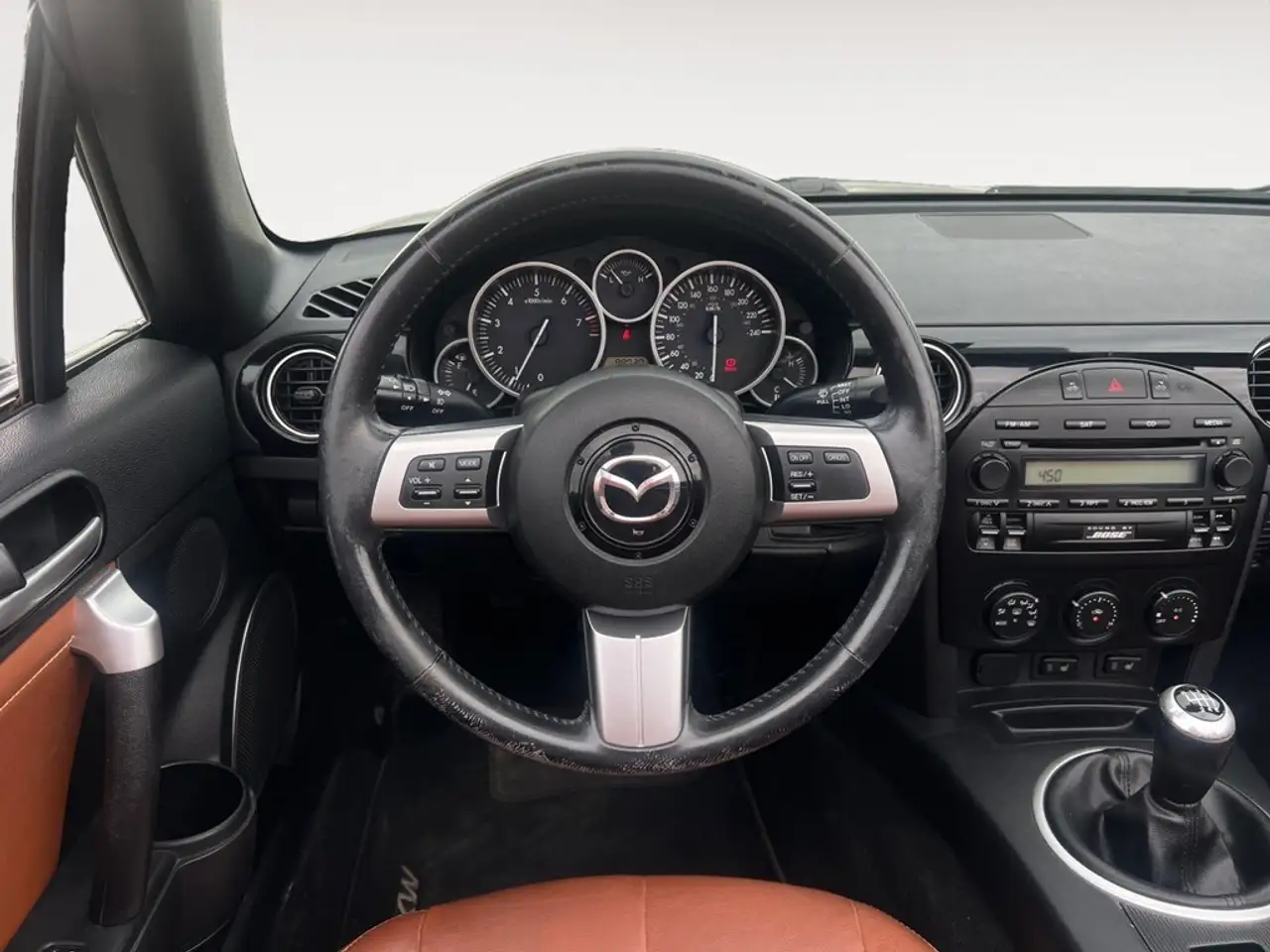 Mazda MX-5 Miata снимка Mazda MX-5 Miata