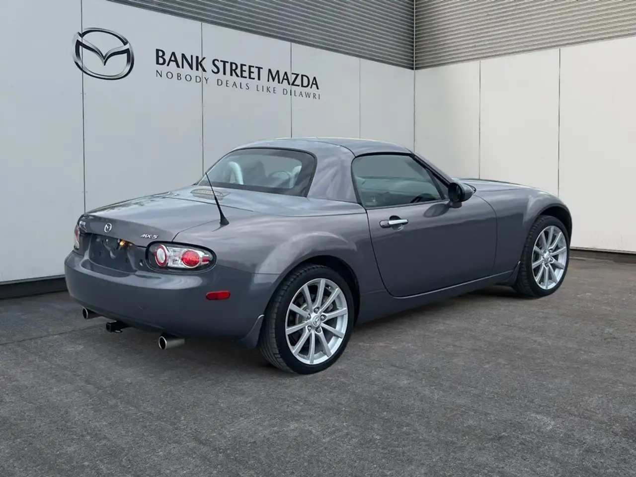 Mazda MX-5 Miata снимка Mazda MX-5 Miata