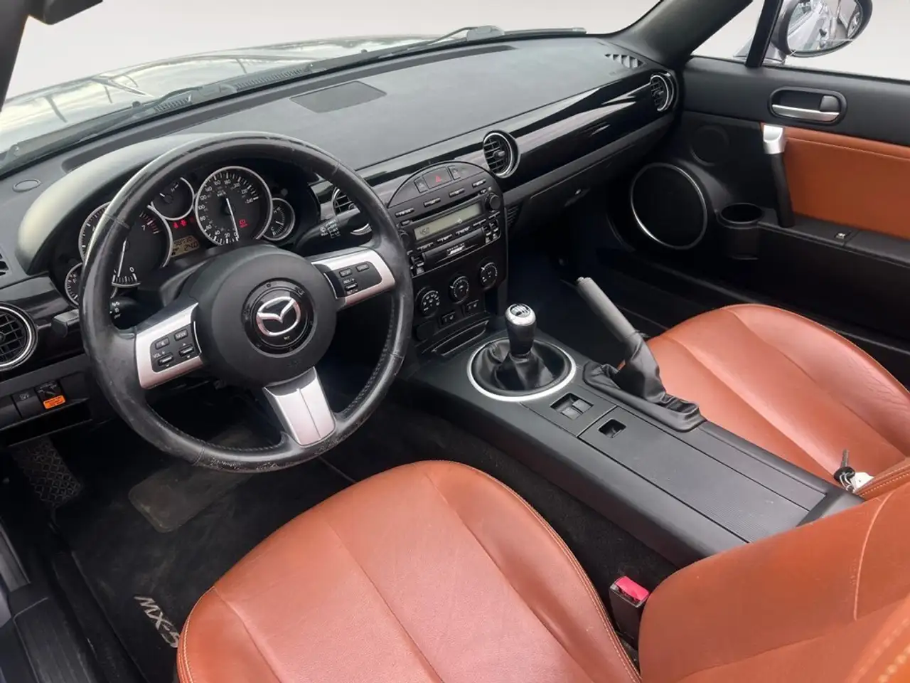 Mazda MX-5 Miata снимка Mazda MX-5 Miata