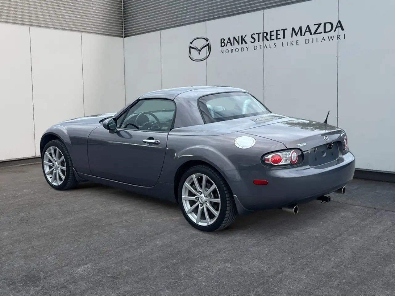 Mazda MX-5 Miata снимка Mazda MX-5 Miata