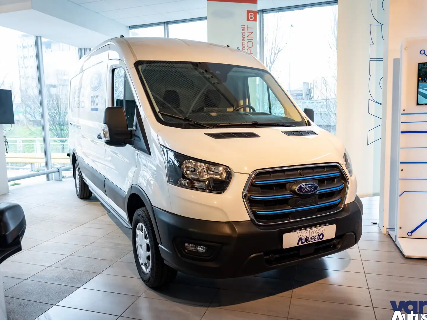 Ford E-Transit V363 TP Elet Van Trd 184 CA 350 L3H2 Bianco - 2