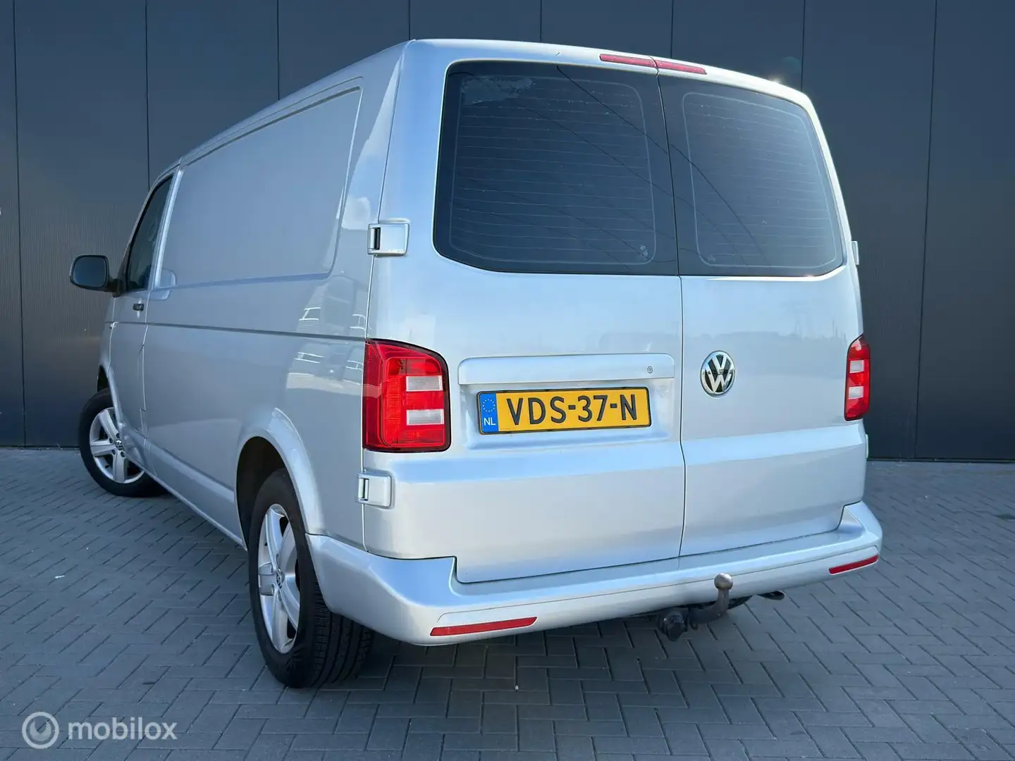 Volkswagen T6 Transporter 2.0 TDI L2H1 Zeer nette staat N.a.p - 2