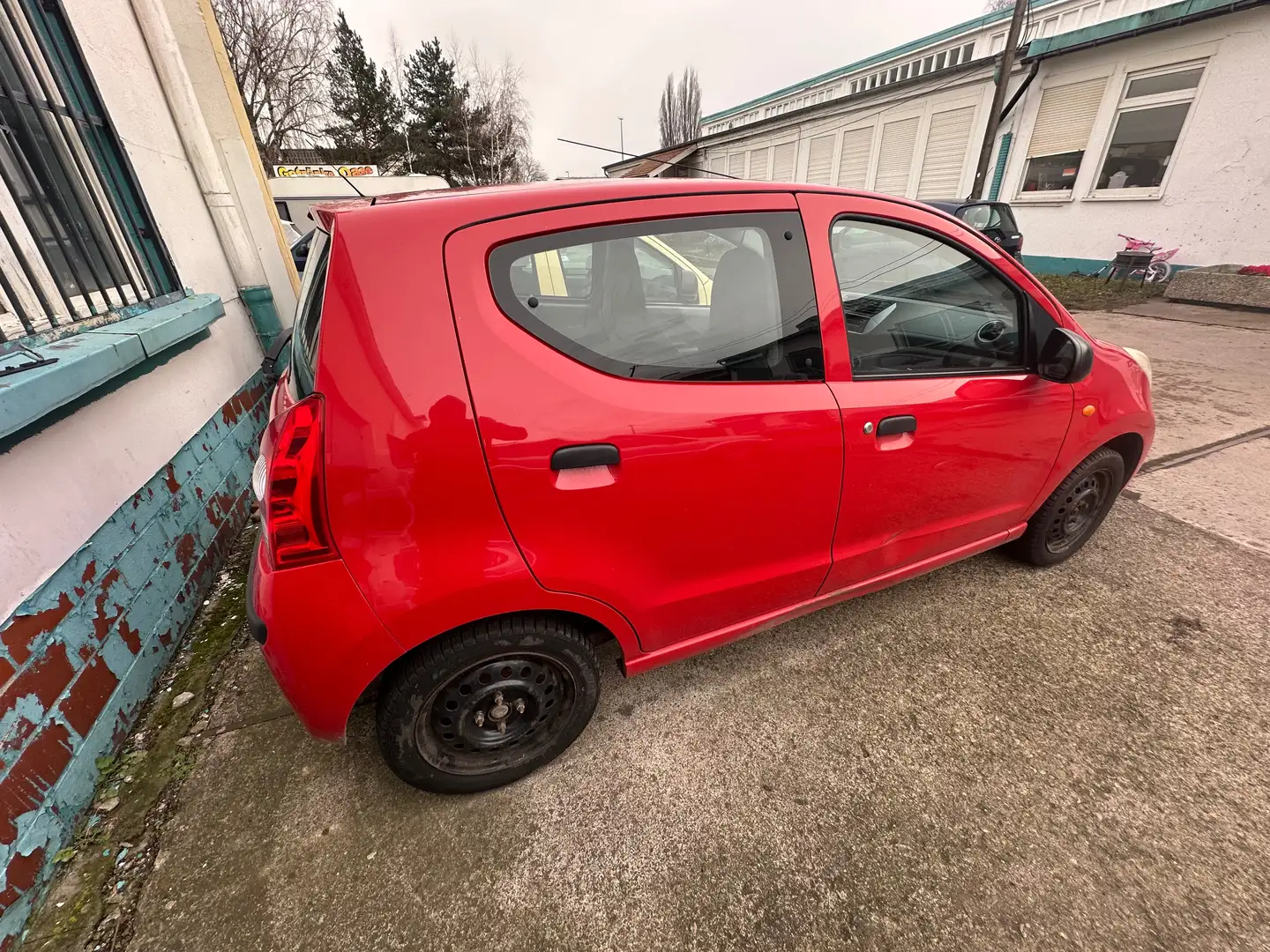 Nissan Pixo 1.0 acenta Красный - 2