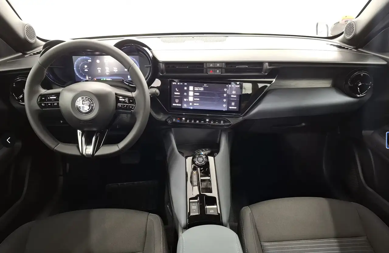 Alfa Romeo Junior 2025 — фото 15