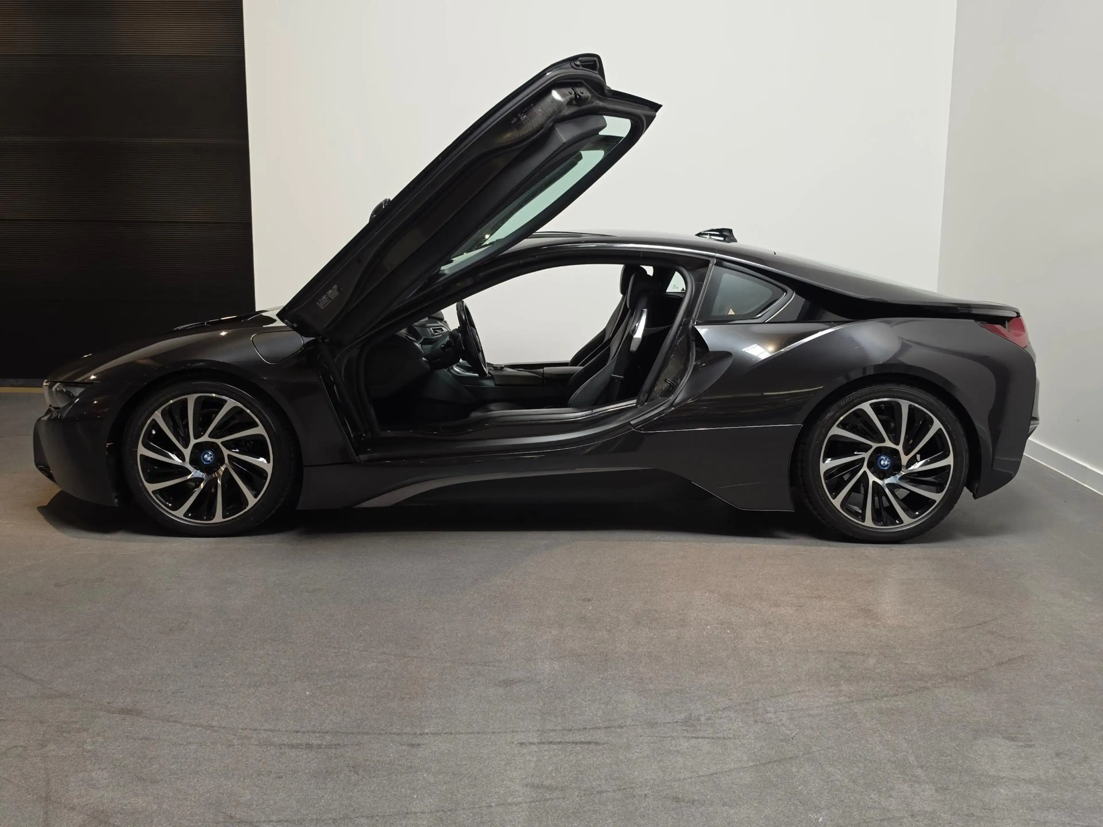 BMW i8 1.5 - Stoelverwarming - 20'' - LED - Navi — photo 4