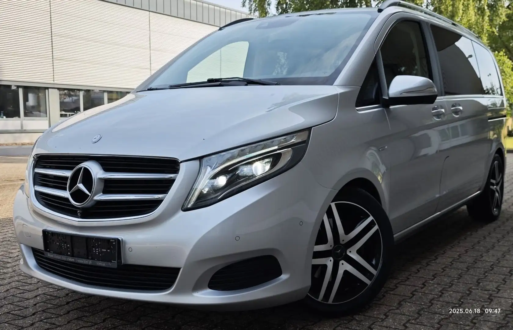 Mercedes-Benz V 250 d BlueTEC Avantgarde Ed./7 Sitzer/Kompakt Gümüş rengi - 1