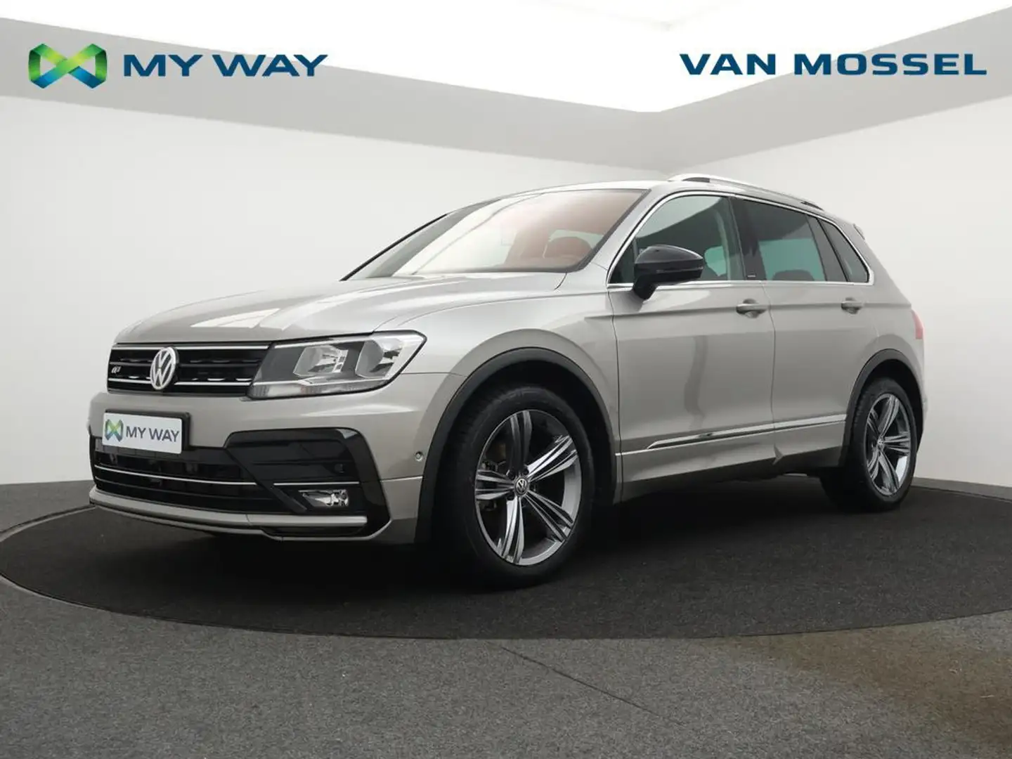 Volkswagen Tiguan IQ.Drive 1.5TSI 150PK *R-LINE*NAVI*BLTH*ADAPTIVE C Beige - 1