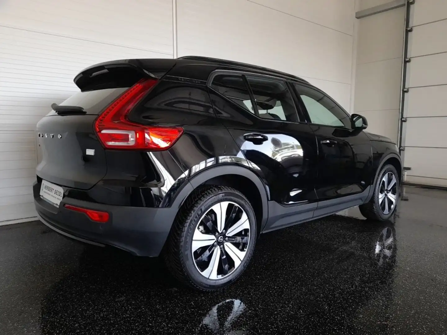 Volvo XC40 RECHARGE Aut. *WÄRMEPUMPE / 19 ZOLL / AHV & KAMERA / VOLL LED / NAVI / STANDHEIZUNG / HIGH PERF. SOUND* Grau - 2
