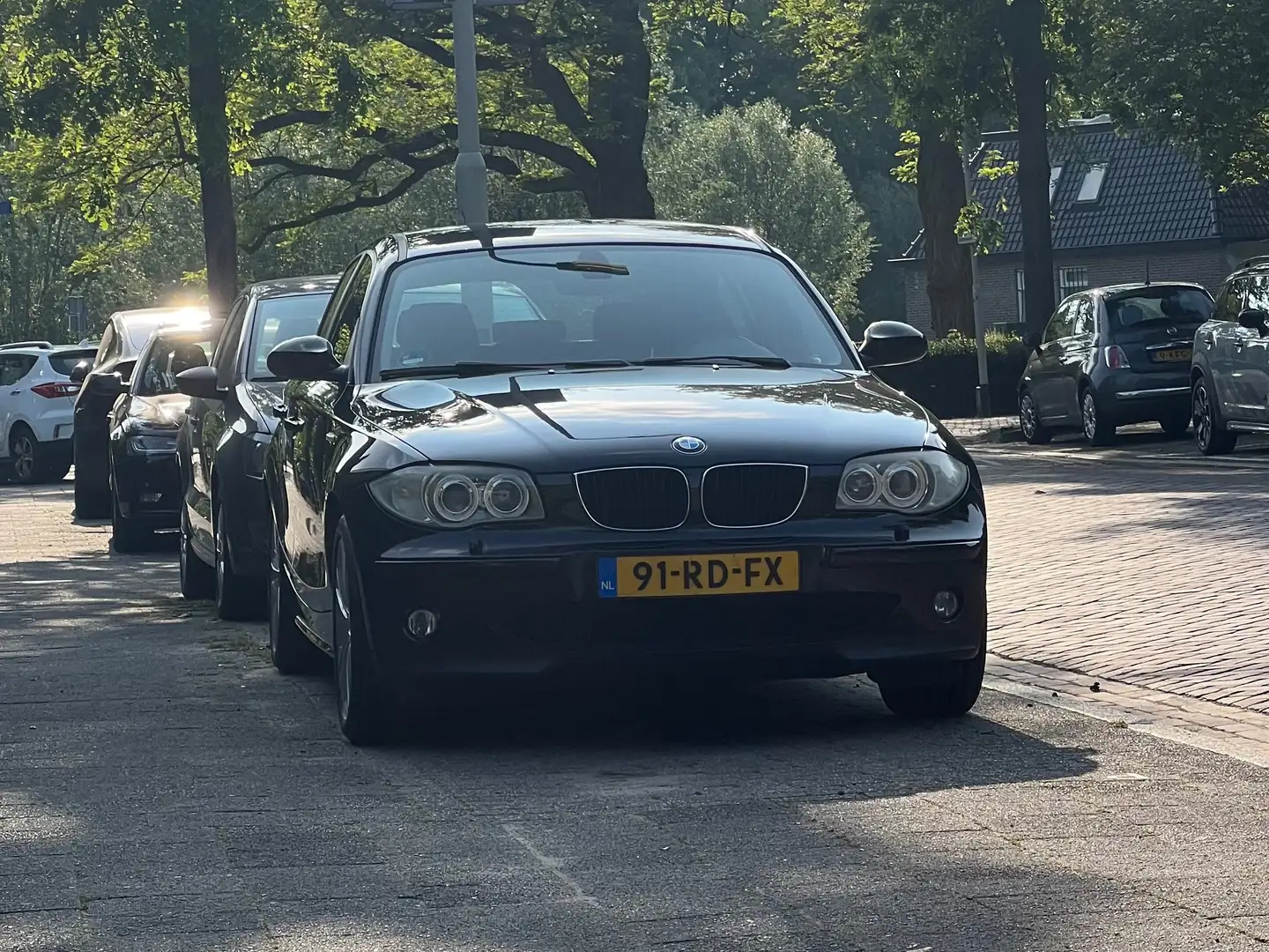 BMW 118 i High Executive Zwart - 1