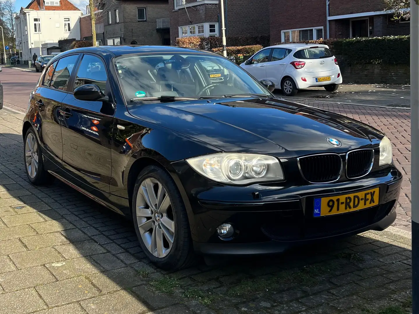 BMW 118 i High Executive Zwart - 2