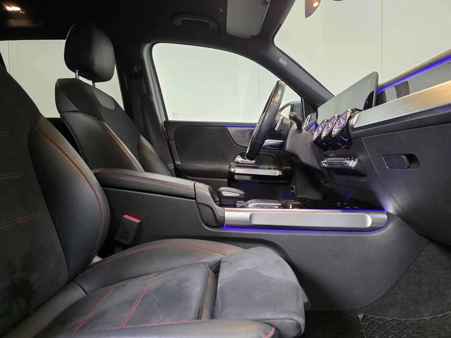 Mercedes-Benz GLB 180 d Autom. - AMG Line - GPS - Topstaat! Grijs - 2