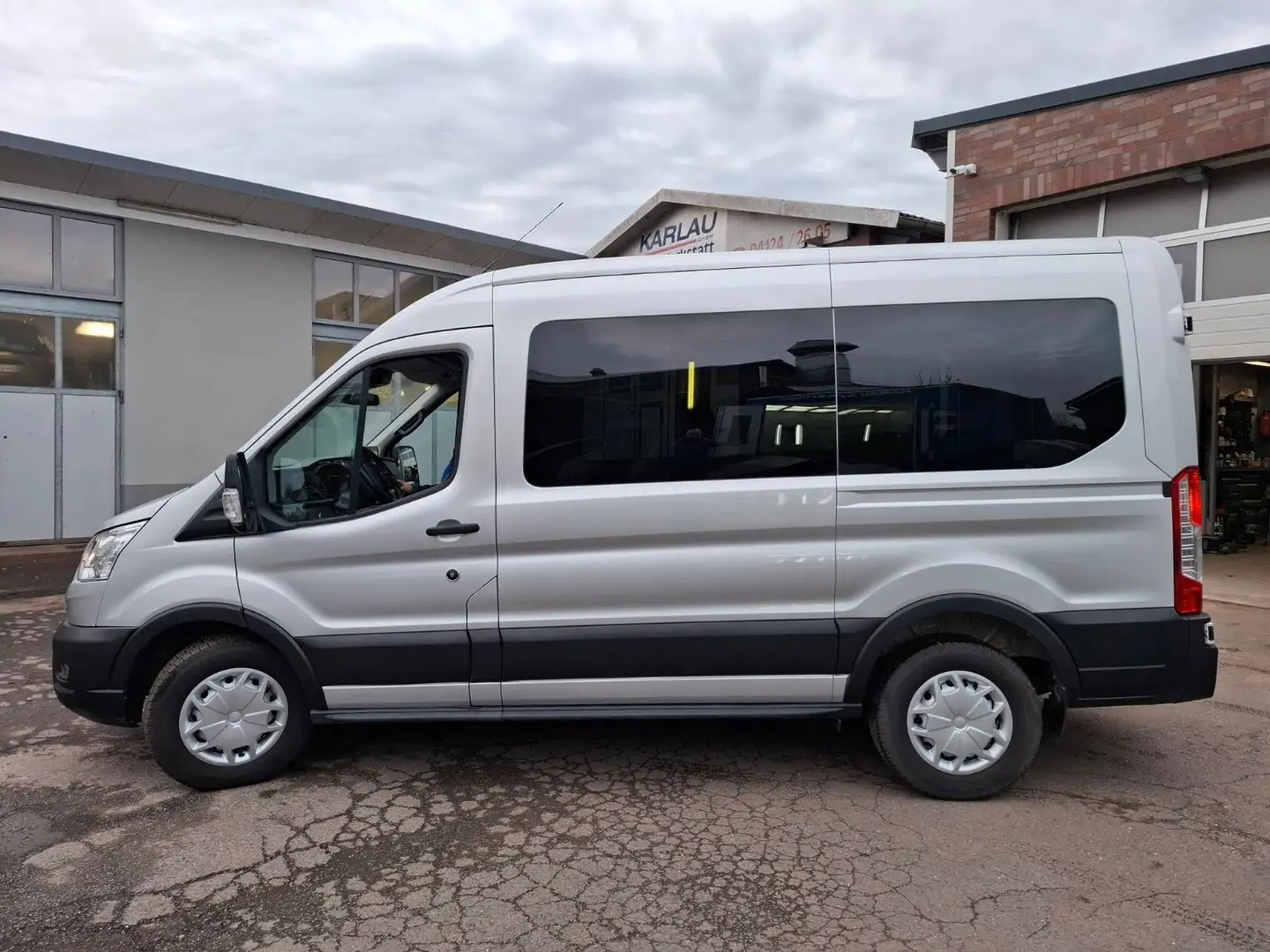 Ford Transit Kombi 330 L2H2 2xKlima,AHK,Kamera,9Sitze Silber - 2