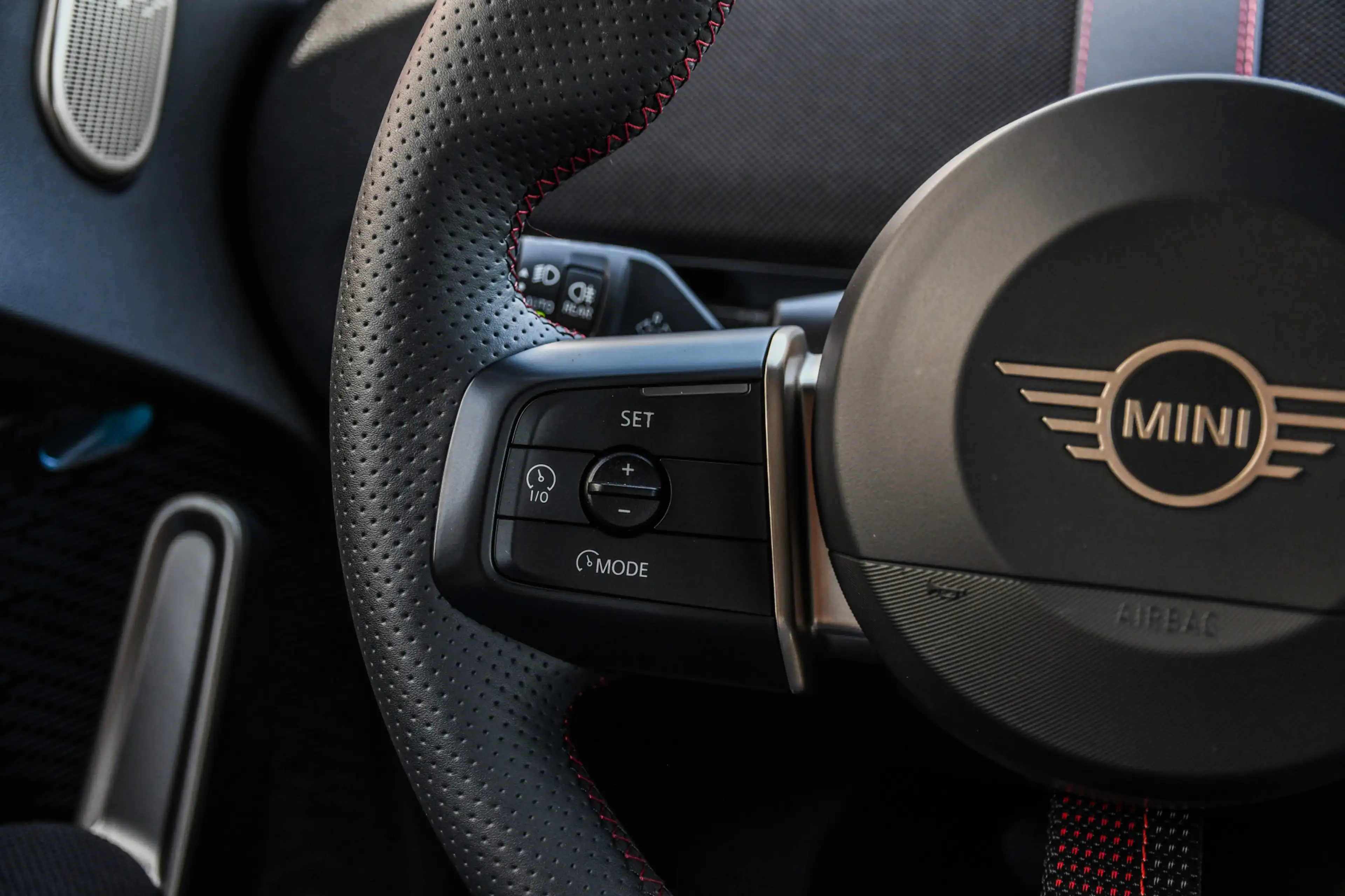 MINI Aceman Mini SE John Cooper Works XL 54.2 kWh — photo 9