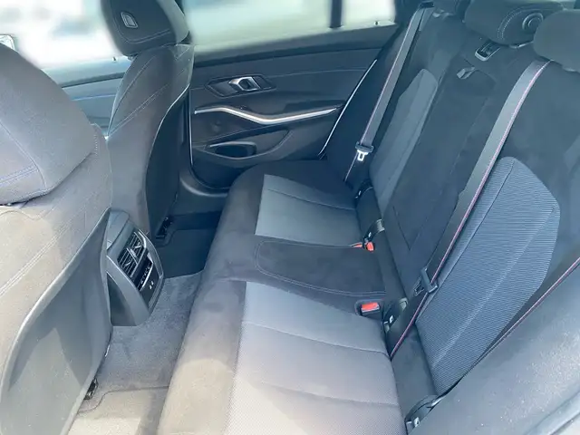 BMW 3 Series view 11
