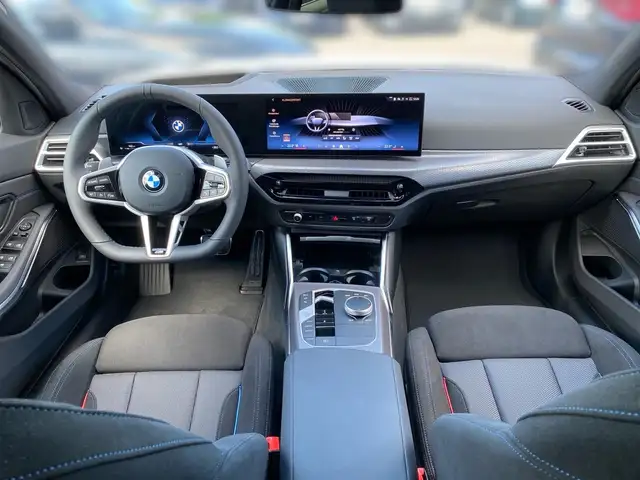 BMW 3 Series view 10