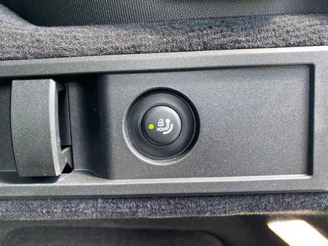 BMW 3 Series view 13