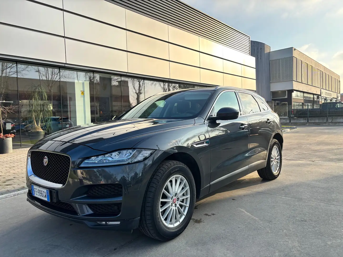 Jaguar F-Pace 2.0d R-Sport awd 180cv - 1