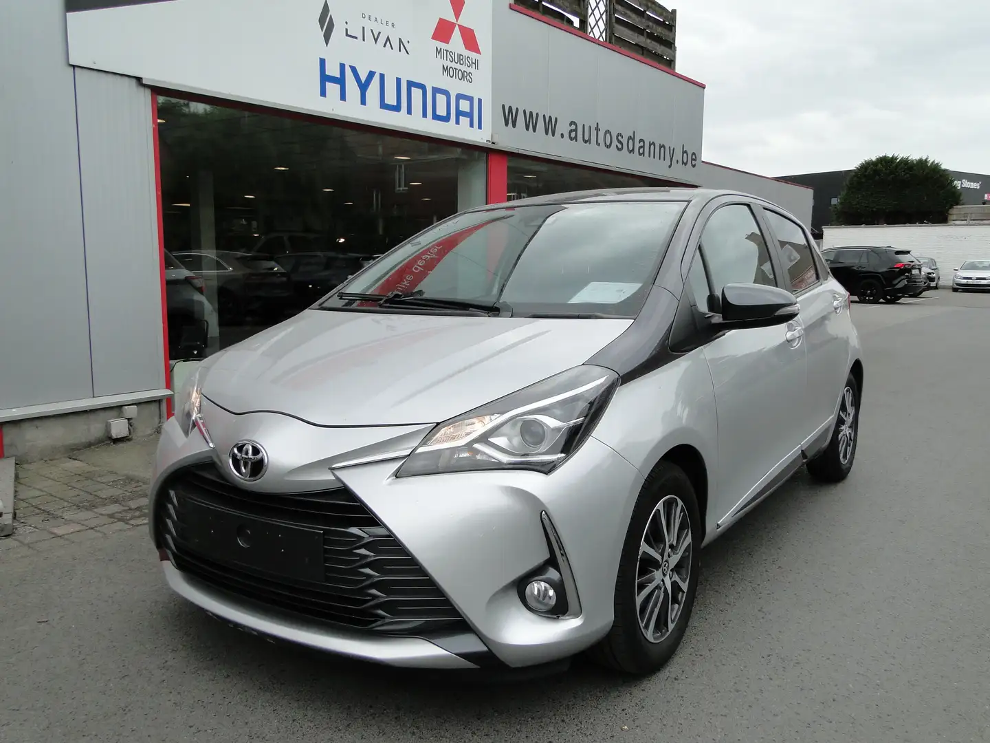 Toyota Yaris 1.0i VVT-i Y20 navi camera Zilver - 1