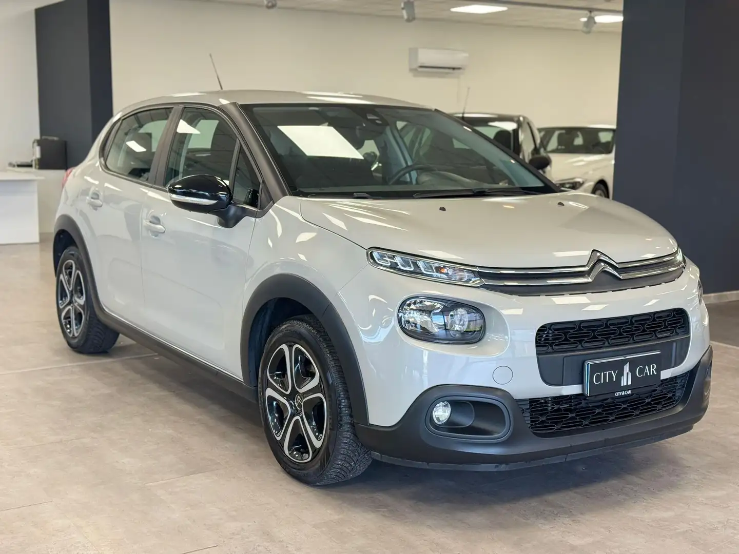 Citroen C3 1.2 puretech Feel 82cv neopatentati Beige - 1