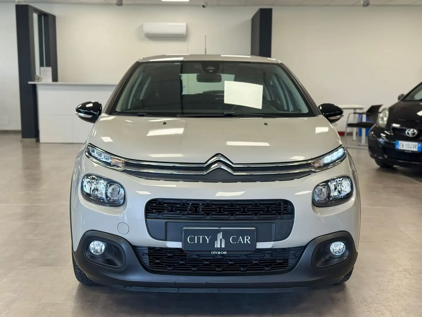 Citroen C3 1.2 puretech Feel 82cv neopatentati Beige - 2