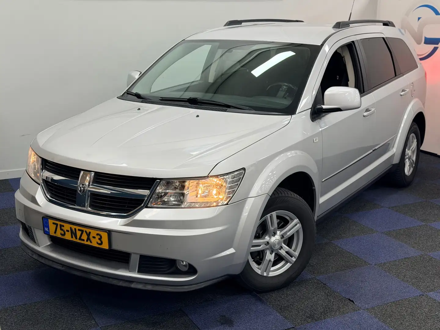 Dodge Journey 2.4 SXT Business Edition / 7 ZITTER / DEALER ONDER Grau - 2