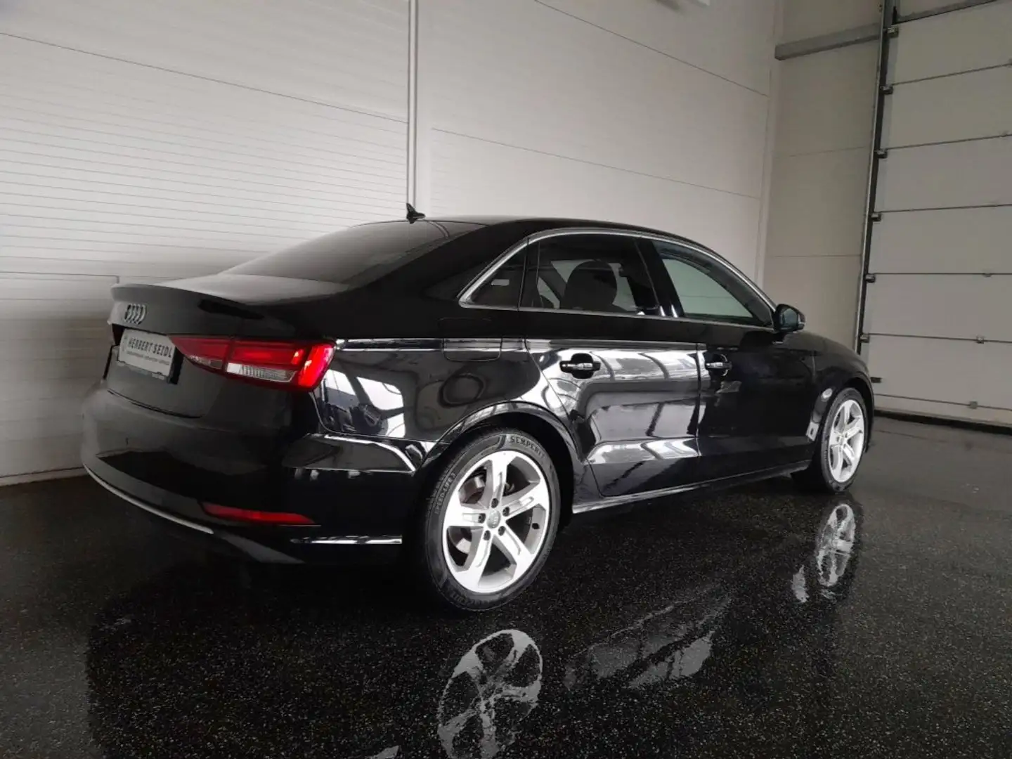 Audi A3 Limo SPORT 1,6 TDI *STANDHZG / XENON / NAVI / TEMPOMAT / PDC / SHZG* Schwarz - 2