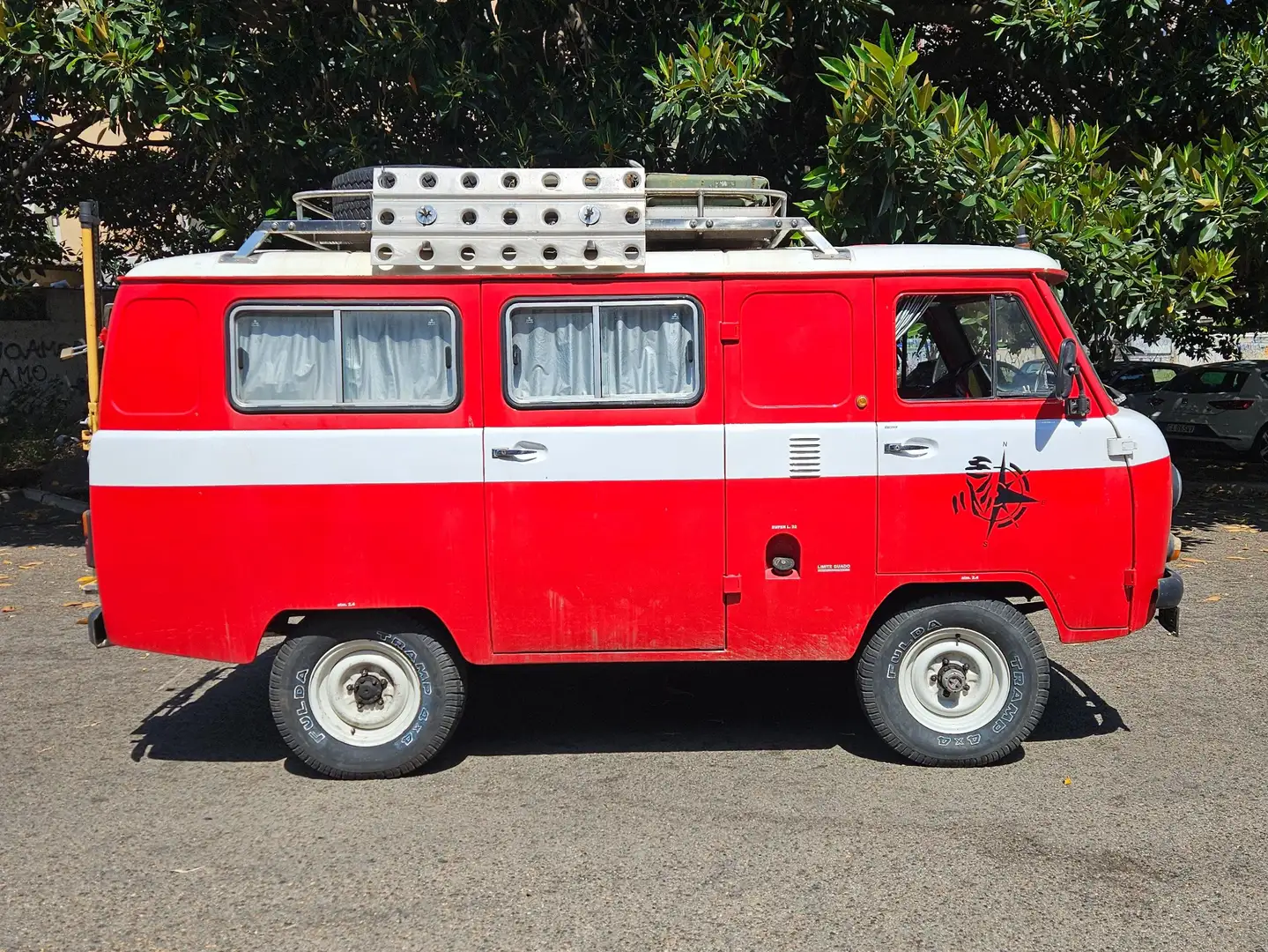 UAZ Buchanka Rouge - 1