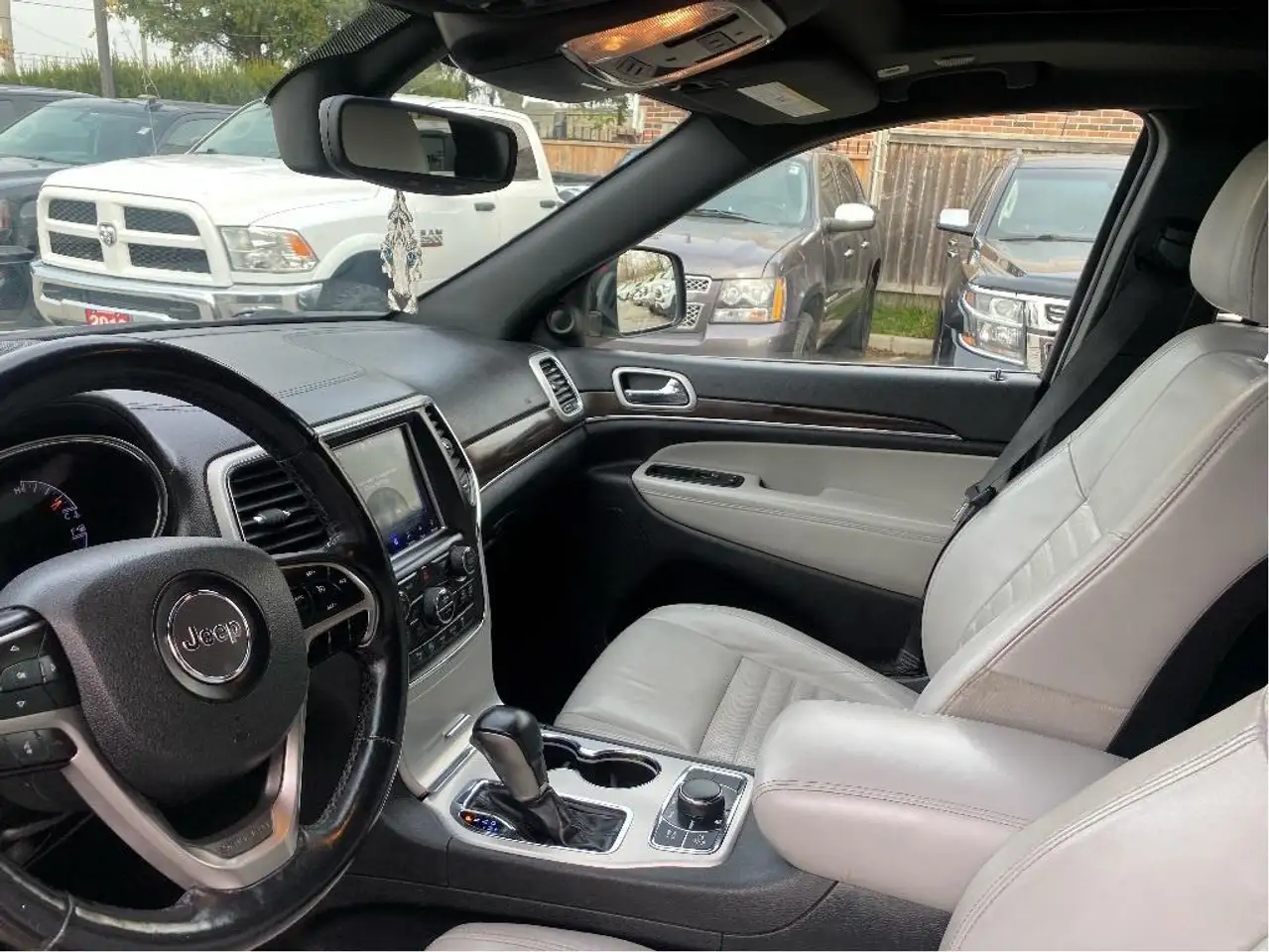 Jeep Grand Cherokee снимка Jeep Grand Cherokee