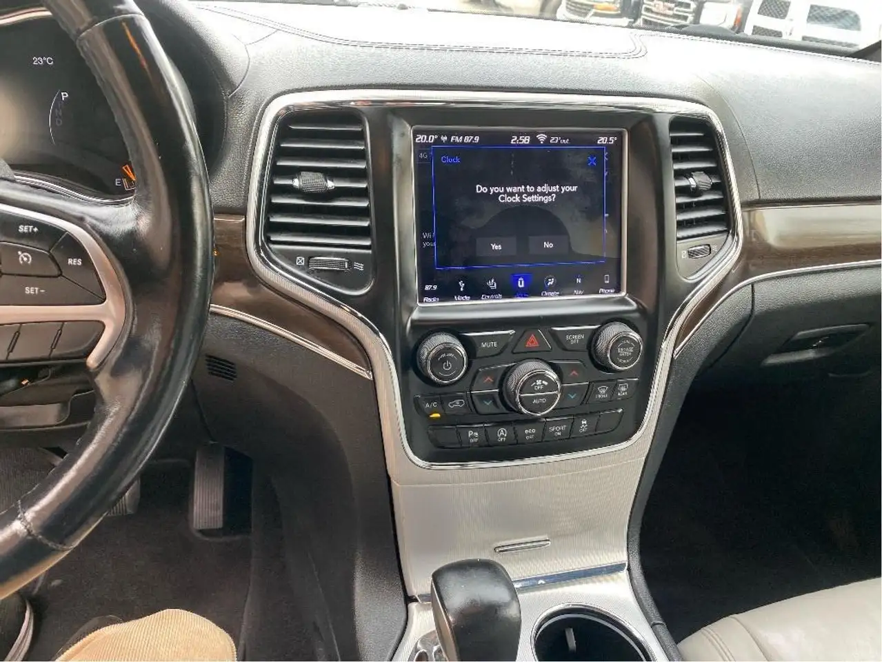 Jeep Grand Cherokee снимка Jeep Grand Cherokee