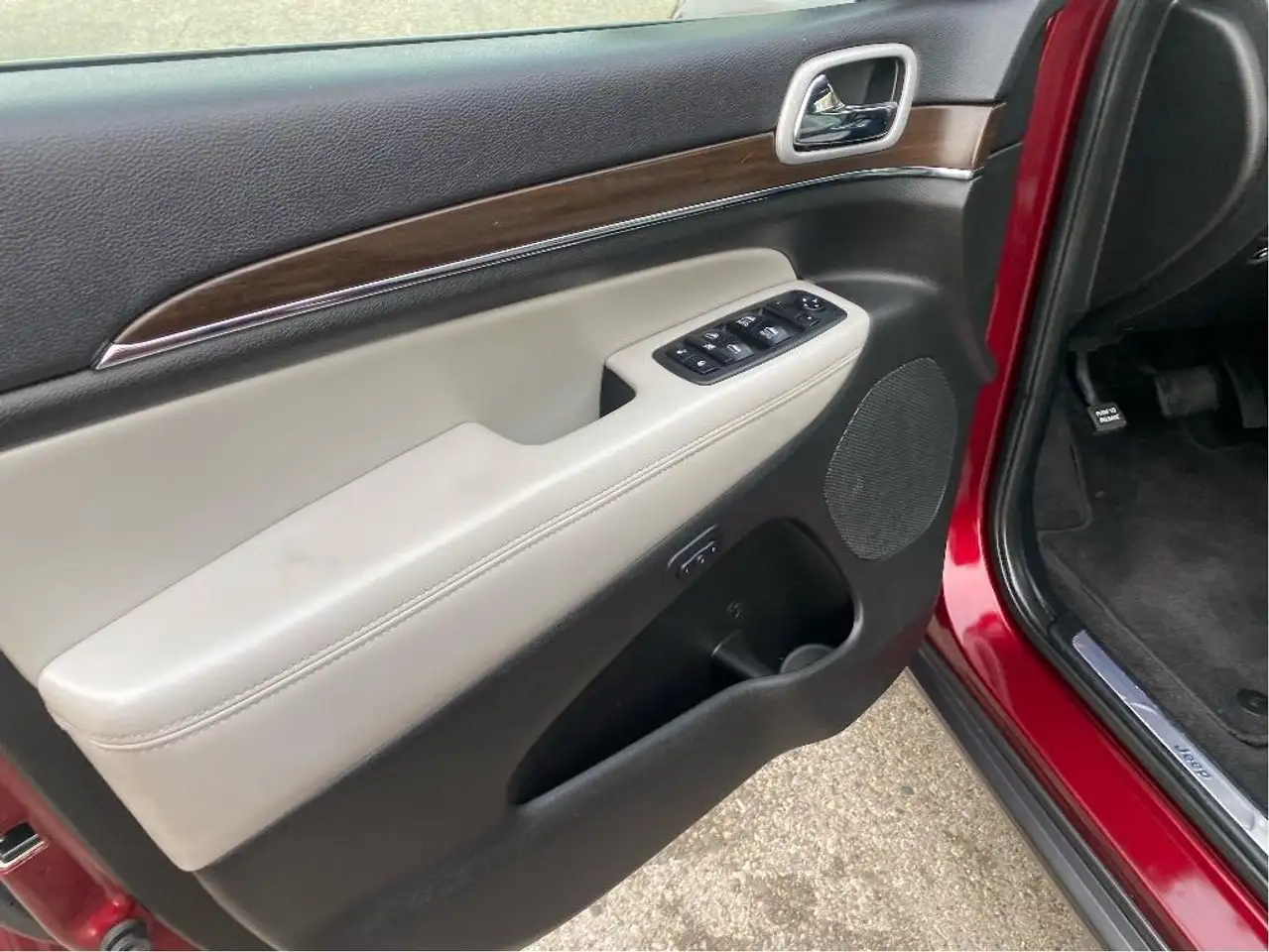 Jeep Grand Cherokee снимка Jeep Grand Cherokee