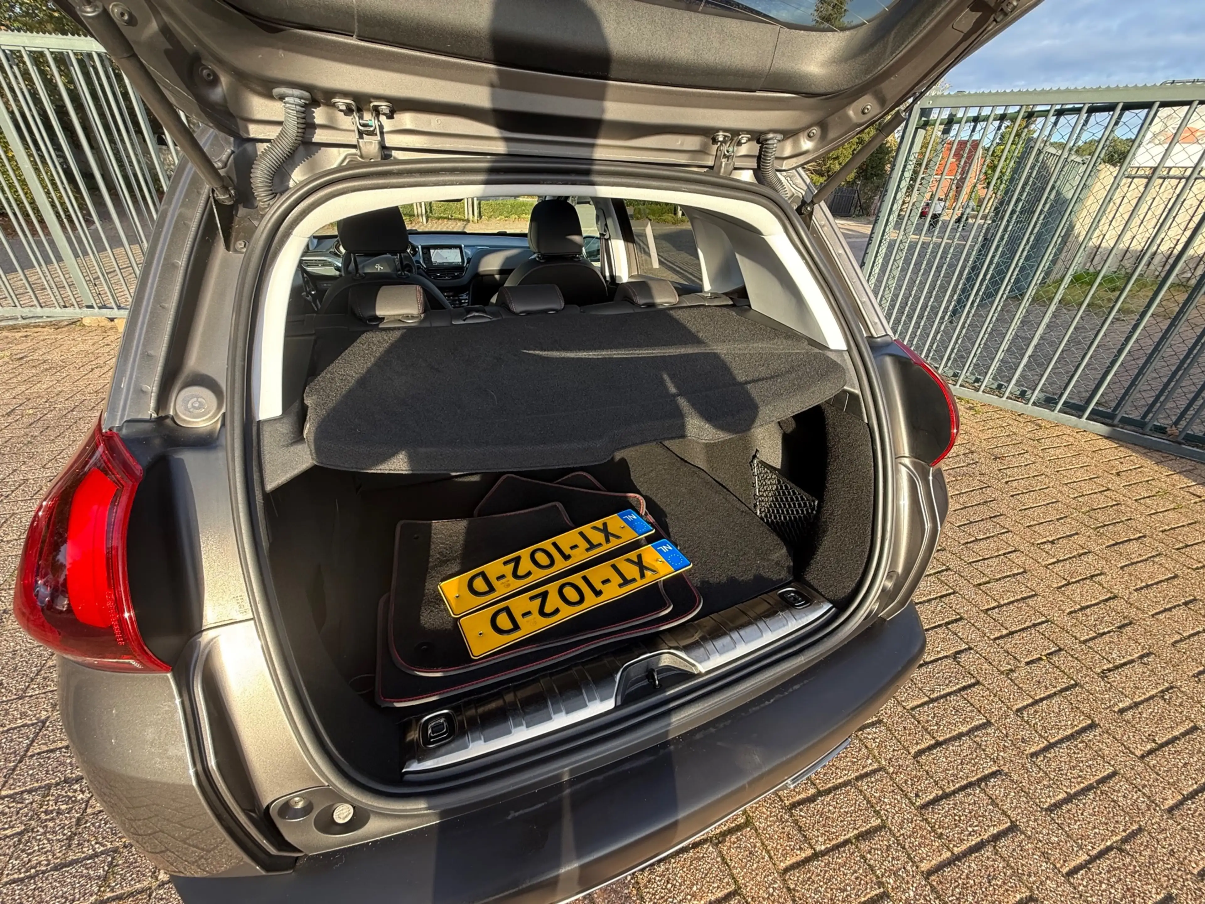 Peugeot 2008 1.2 PureTech GT-Line NAVI CRUISE CAMERA PANORAMA D — photo 25