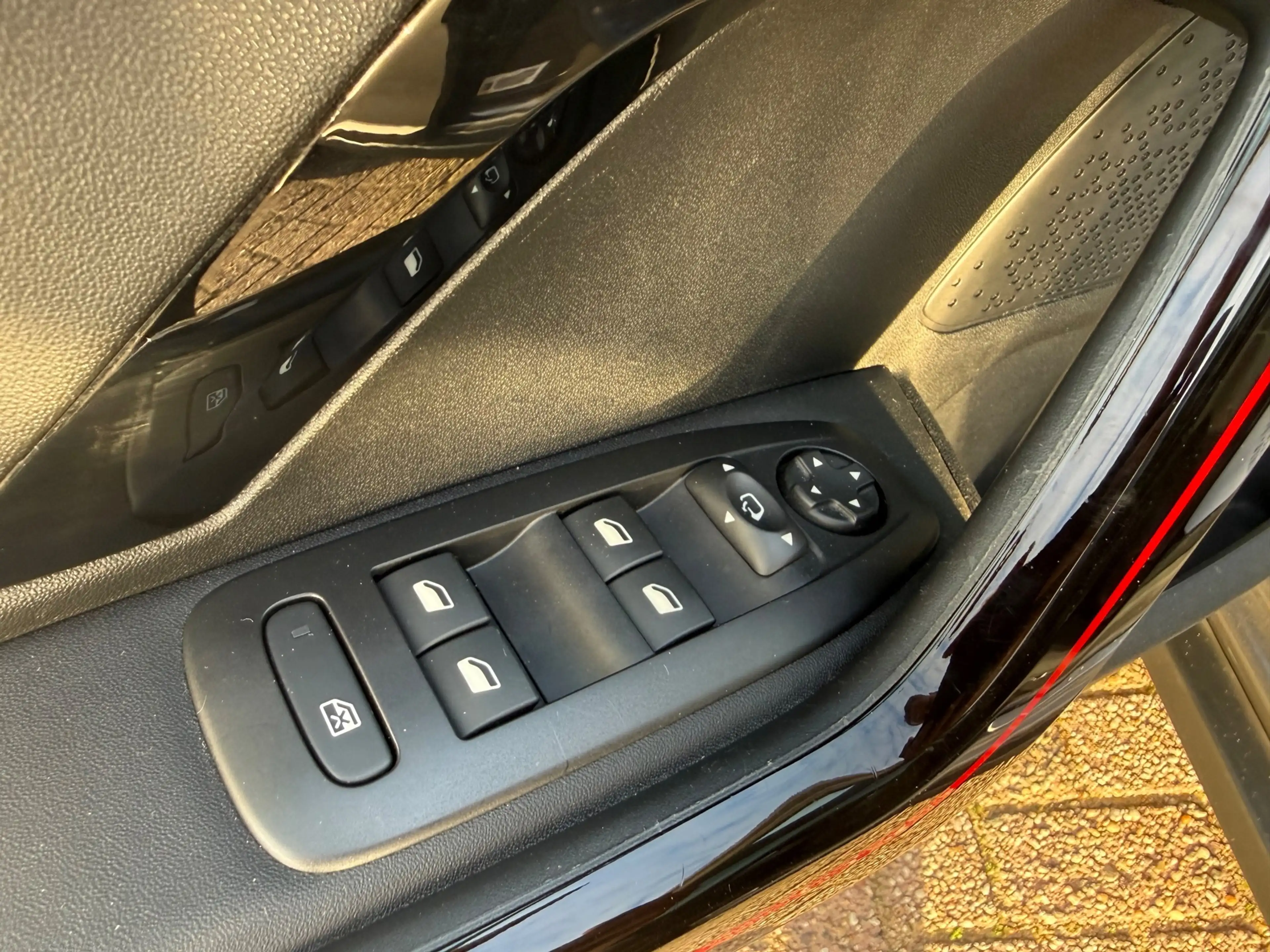 Peugeot 2008 1.2 PureTech GT-Line NAVI CRUISE CAMERA PANORAMA D — photo 23