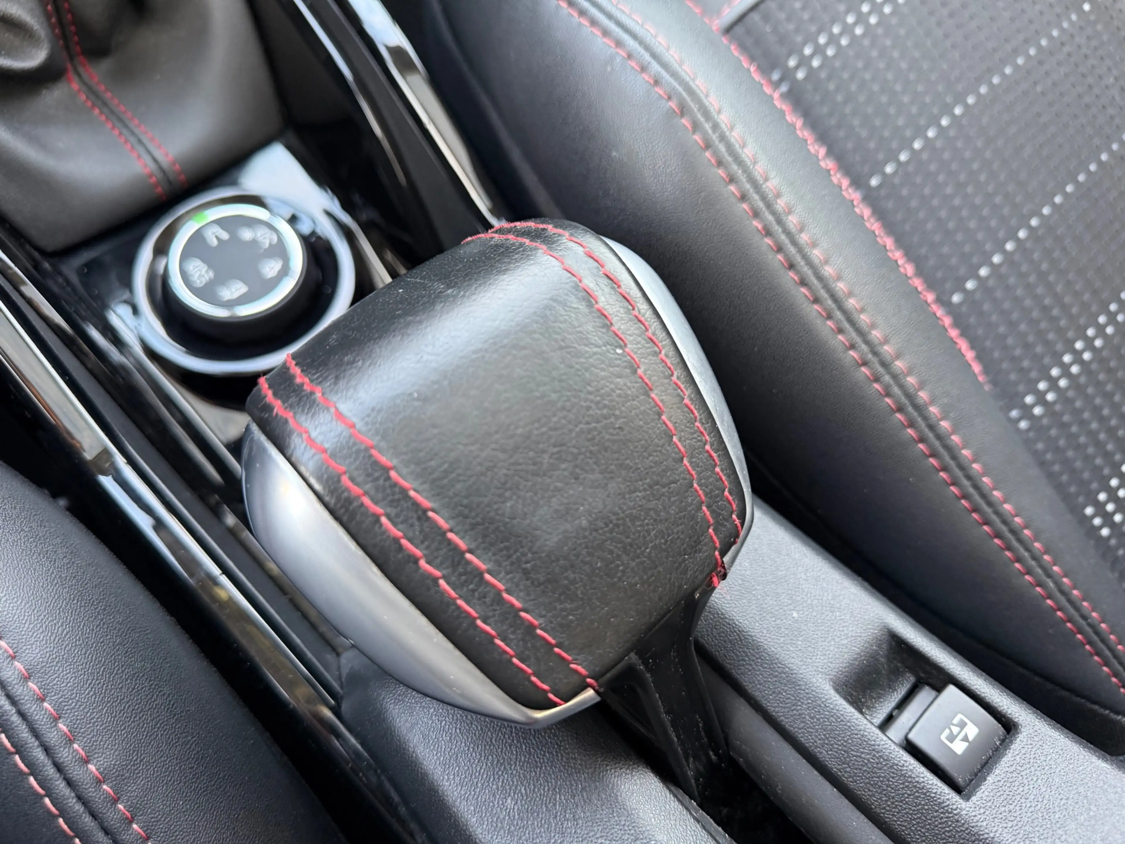 Peugeot 2008 1.2 PureTech GT-Line NAVI CRUISE CAMERA PANORAMA D — photo 15