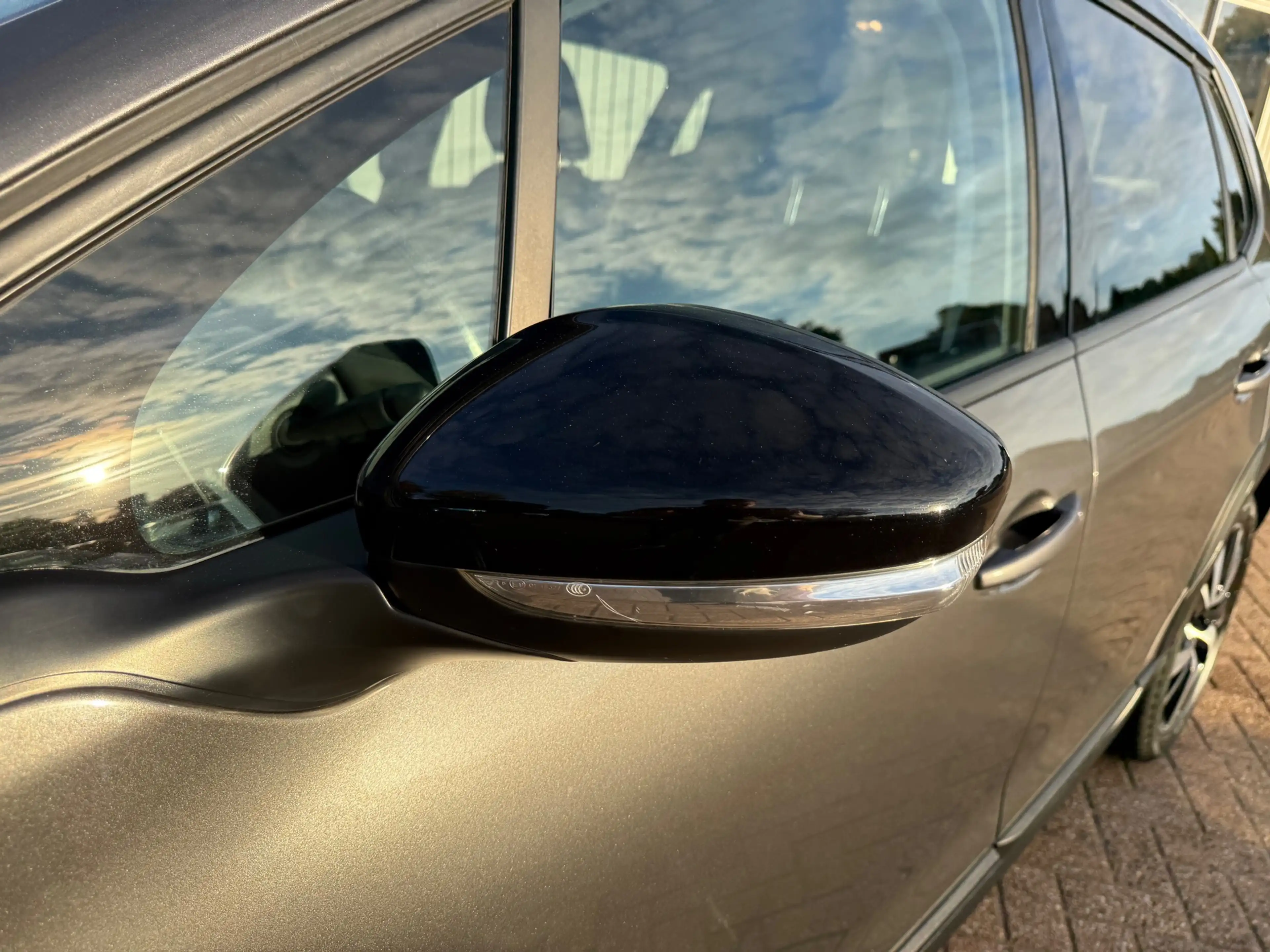 Peugeot 2008 1.2 PureTech GT-Line NAVI CRUISE CAMERA PANORAMA D — photo 19