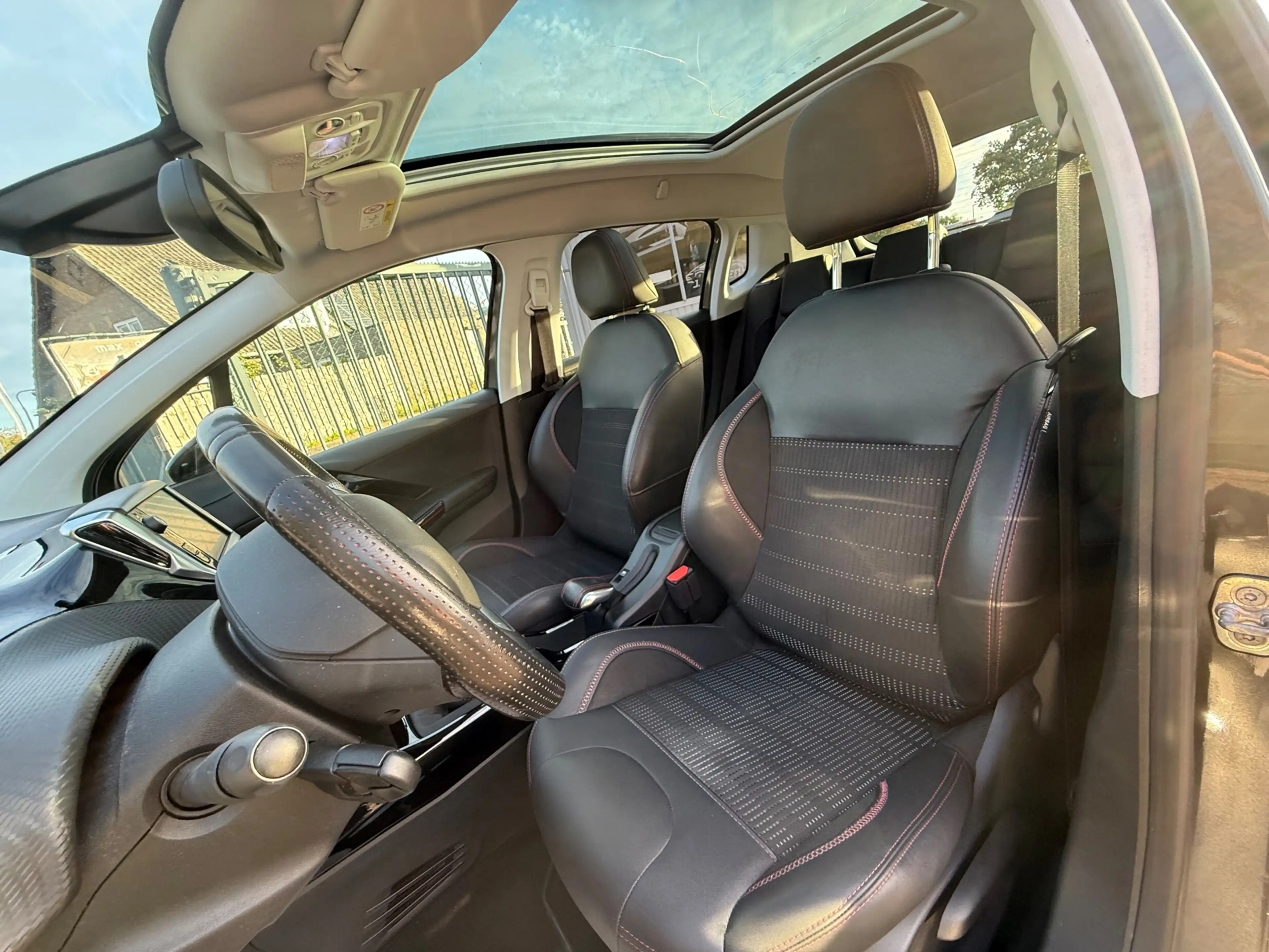 Peugeot 2008 1.2 PureTech GT-Line NAVI CRUISE CAMERA PANORAMA D — photo 24