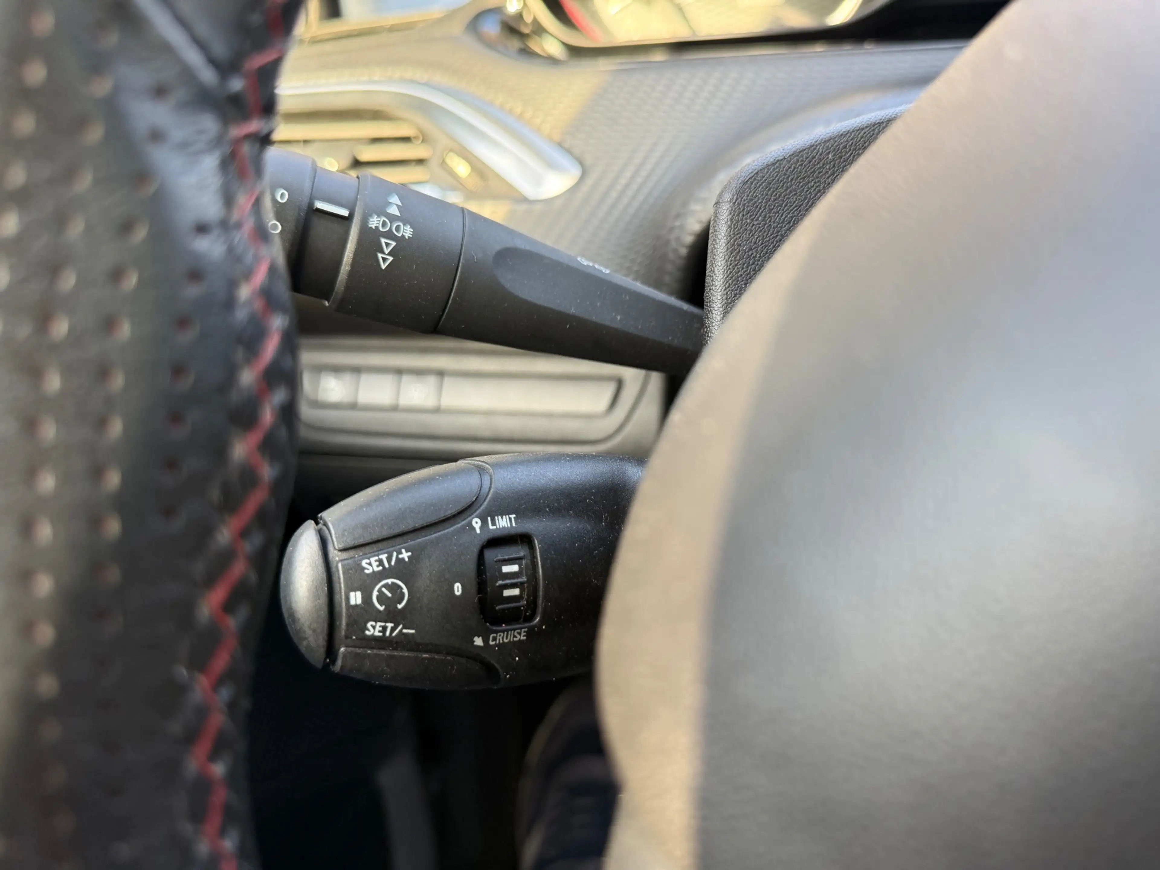 Peugeot 2008 1.2 PureTech GT-Line NAVI CRUISE CAMERA PANORAMA D — photo 8