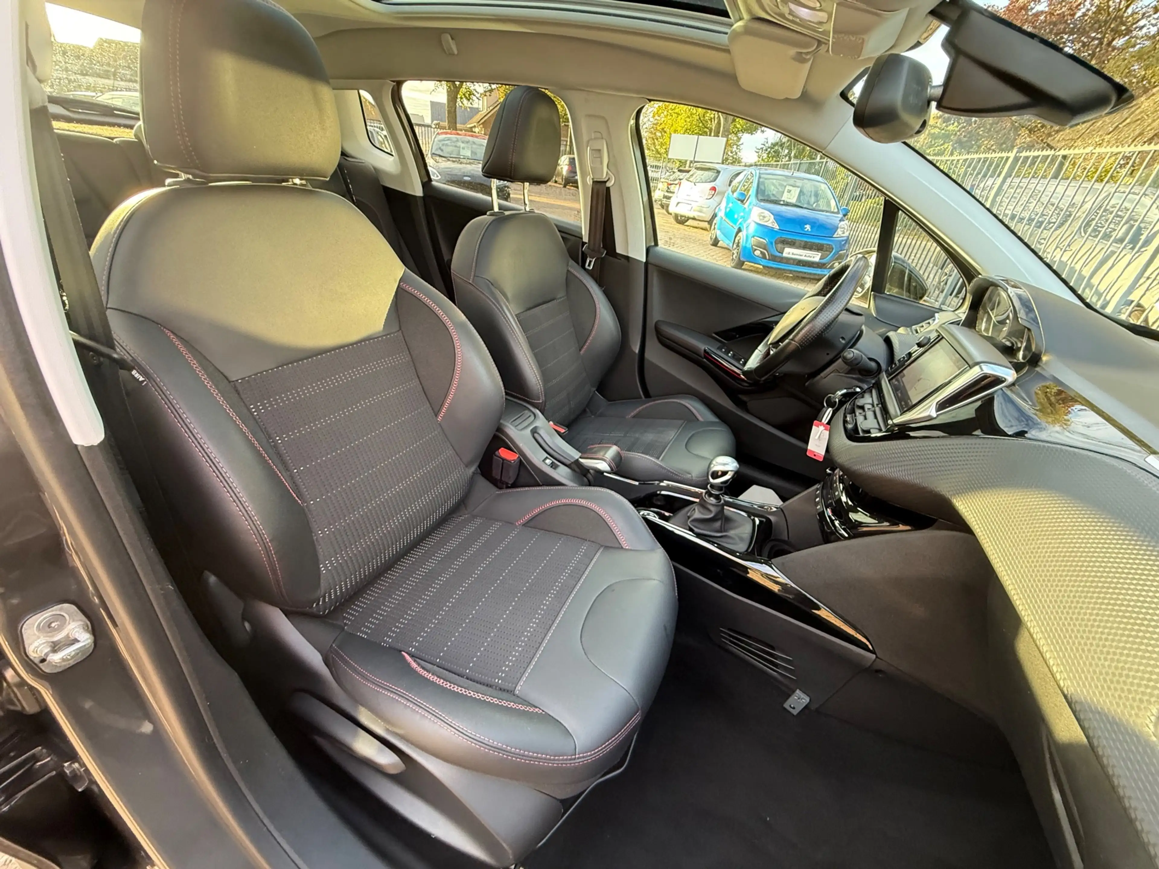 Peugeot 2008 1.2 PureTech GT-Line NAVI CRUISE CAMERA PANORAMA D — photo 5