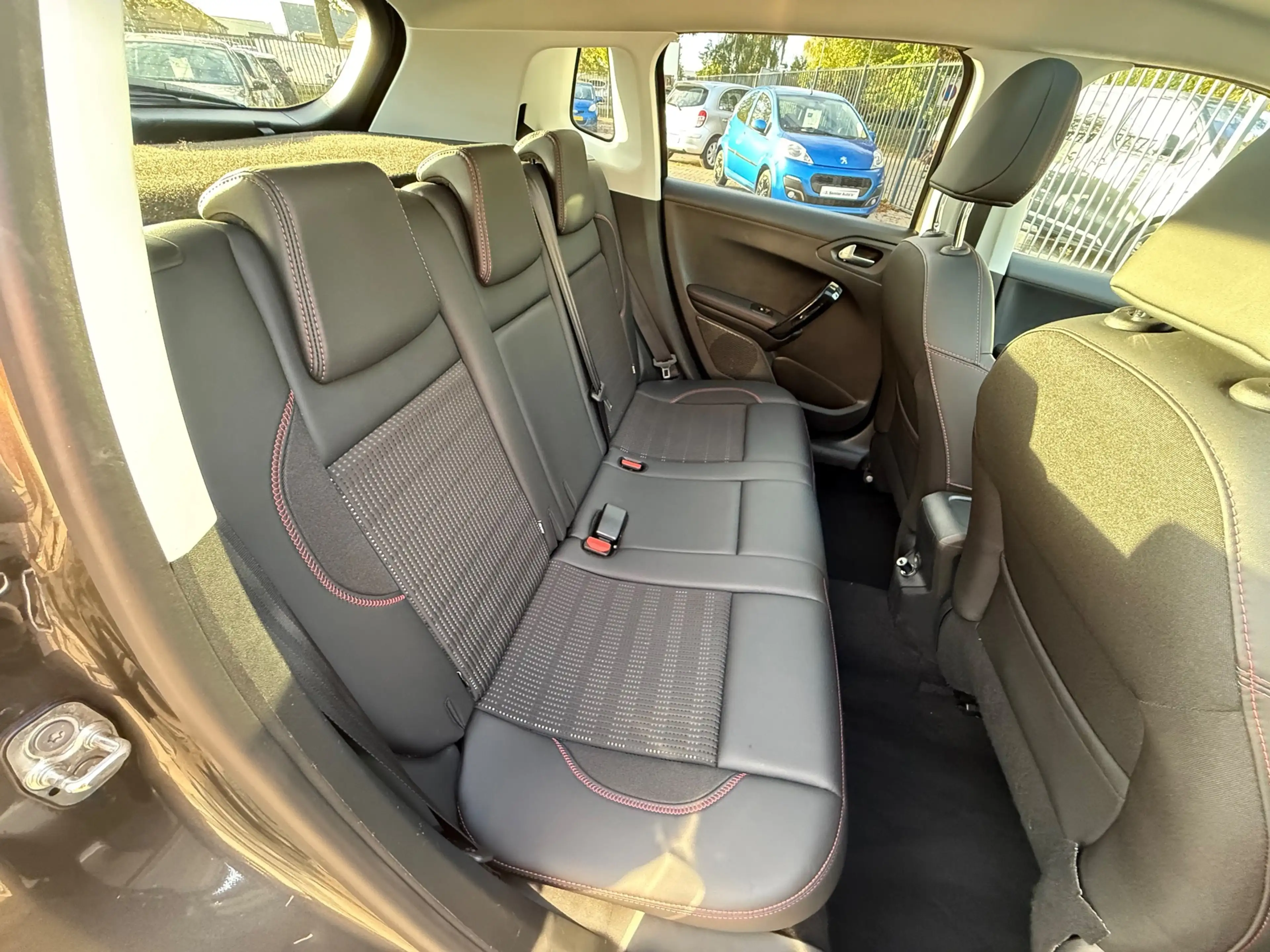 Peugeot 2008 1.2 PureTech GT-Line NAVI CRUISE CAMERA PANORAMA D — photo 26