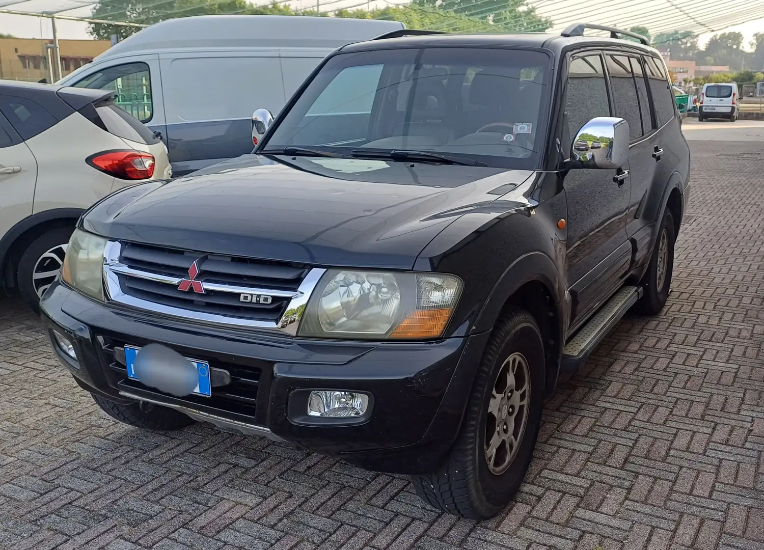 Mitsubishi Pajero 5p 3.2 tdi 16v di-d GLX aut. gancio traino 7 posti Nero - 1