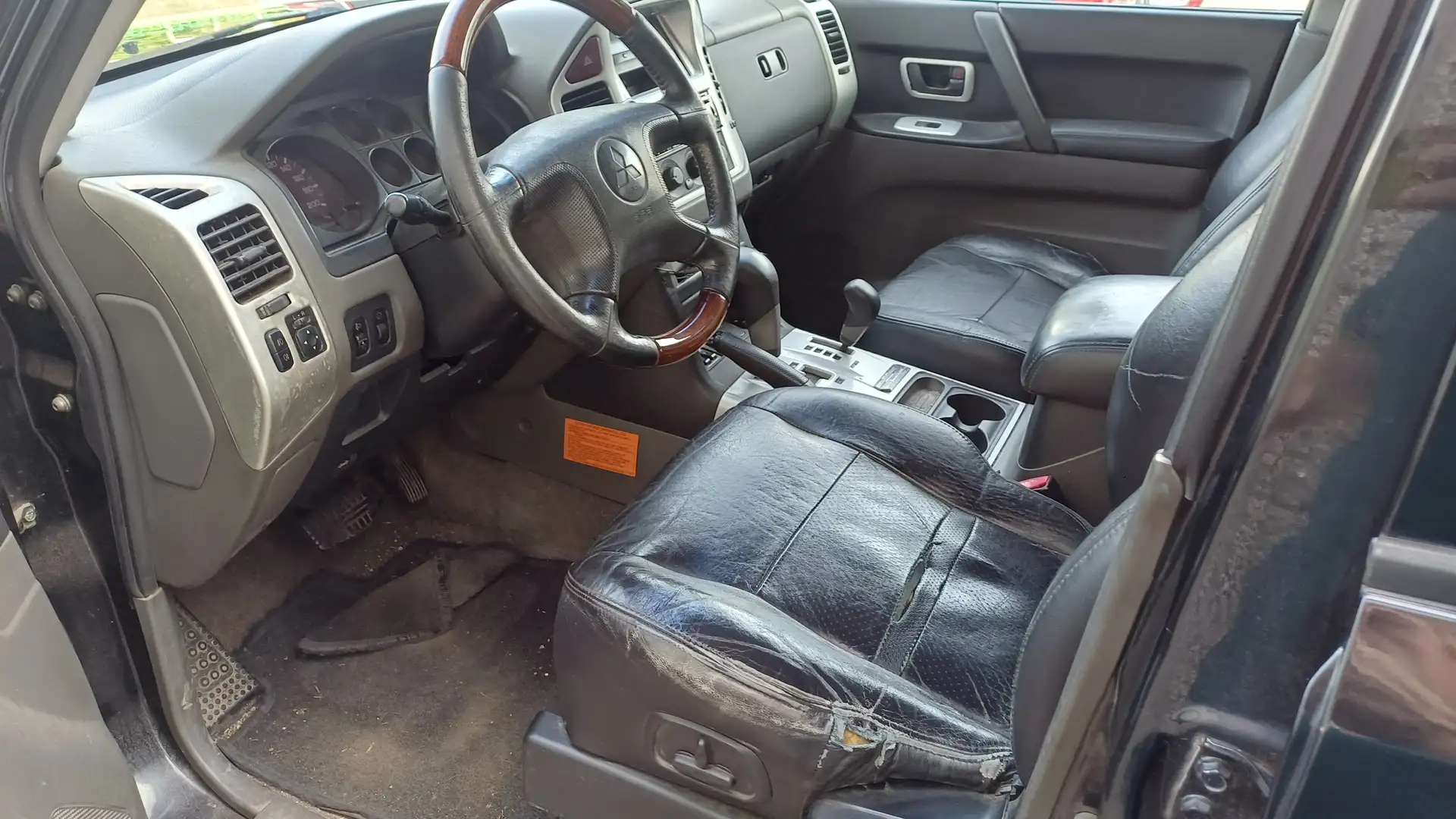 Mitsubishi Pajero 5p 3.2 tdi 16v di-d GLX aut. gancio traino 7 posti Nero - 2