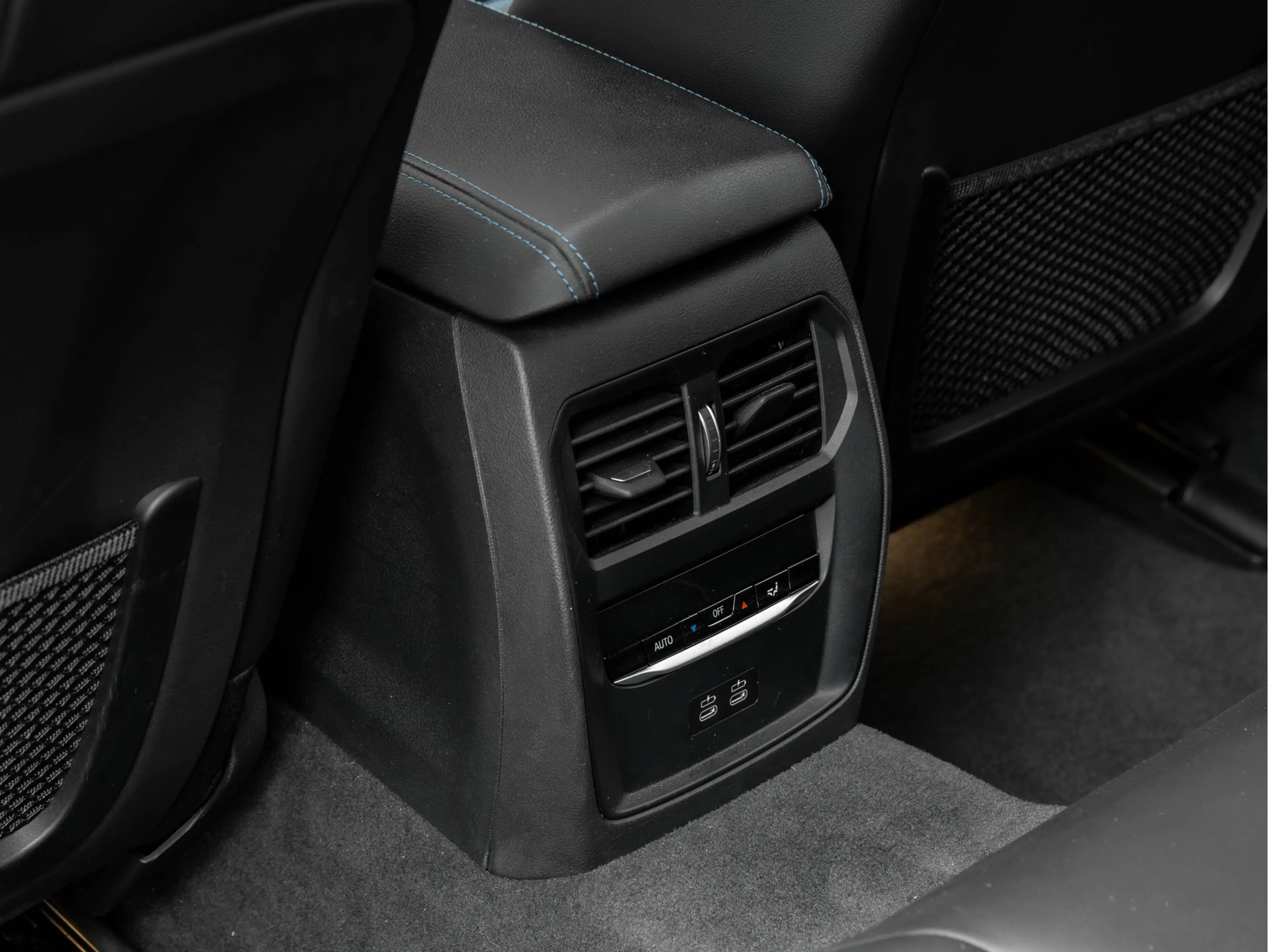 BMW i4 M50 - M-Sport Pro - Dak - Memoryzetels - Laserligh — photo 29