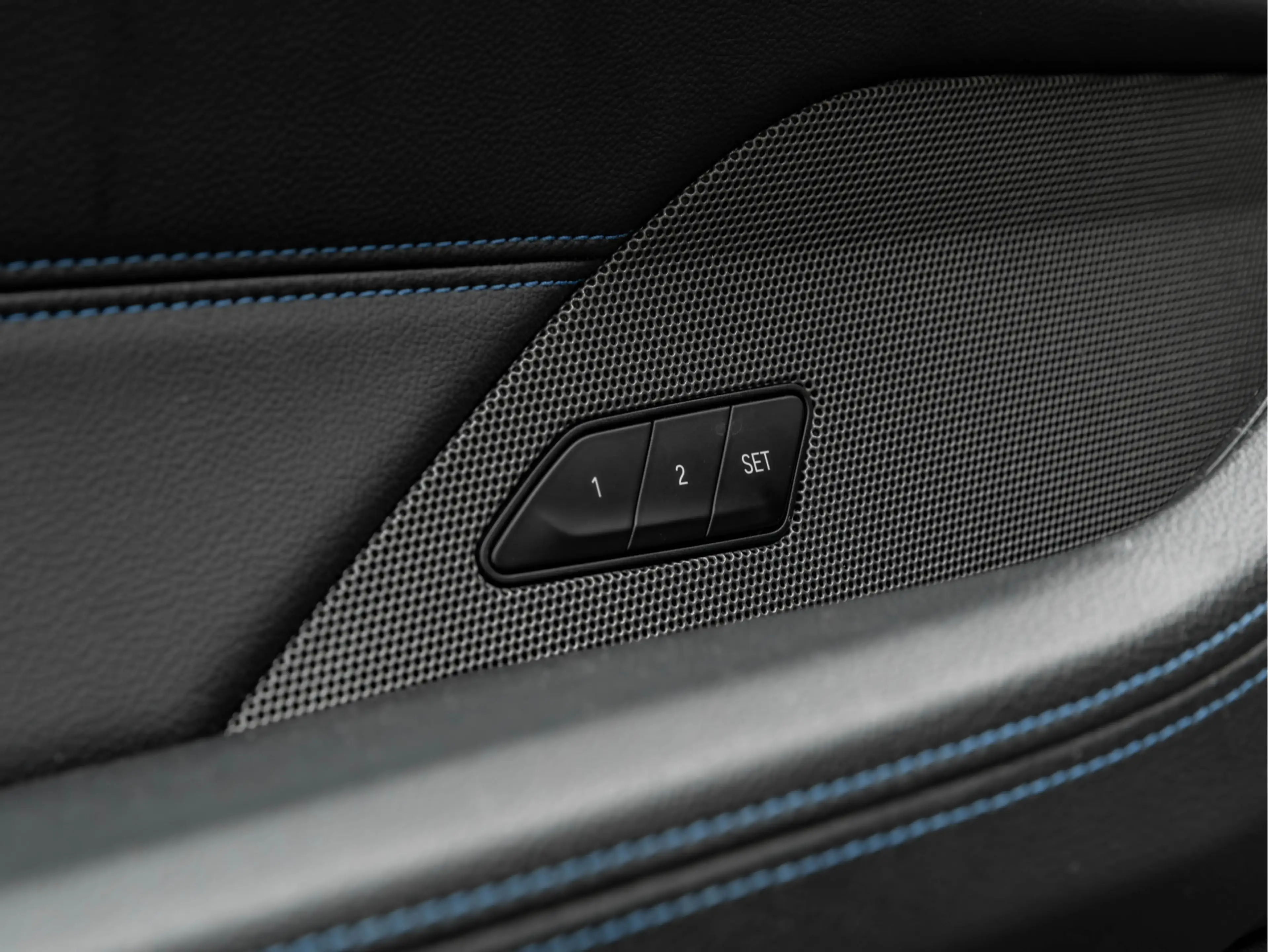 BMW i4 M50 - M-Sport Pro - Dak - Memoryzetels - Laserligh — photo 23