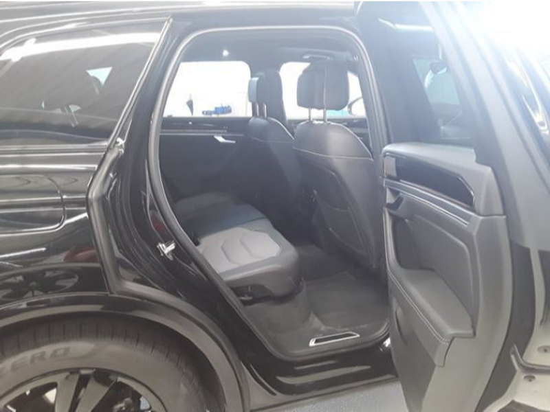 Volkswagen Touareg 3.0 TDI R-Line 4M LED AHK Kamera Pano — photo 5