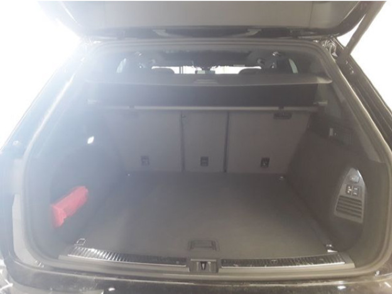Volkswagen Touareg 3.0 TDI R-Line 4M LED AHK Kamera Pano — photo 9