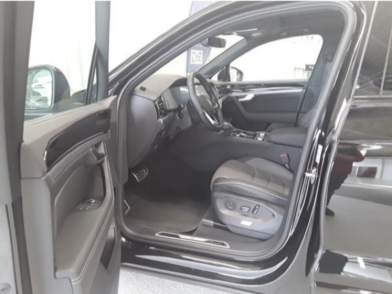 Volkswagen Touareg 3.0 TDI R-Line 4M LED AHK Kamera Pano — photo 4