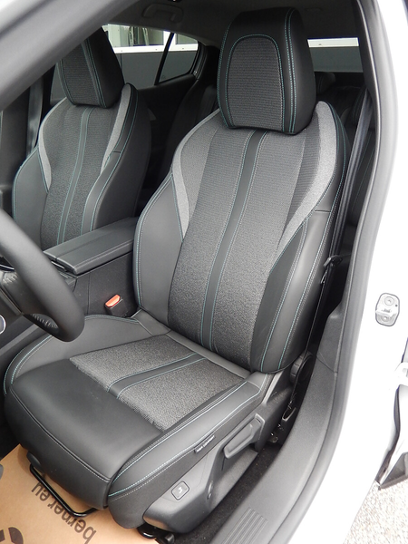 Peugeot 408 Hybrid 145 e-DCS6 Allure — photo 10