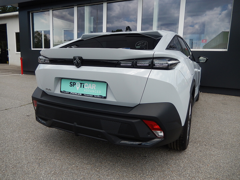 Peugeot 408 Hybrid 145 e-DCS6 Allure — photo 6