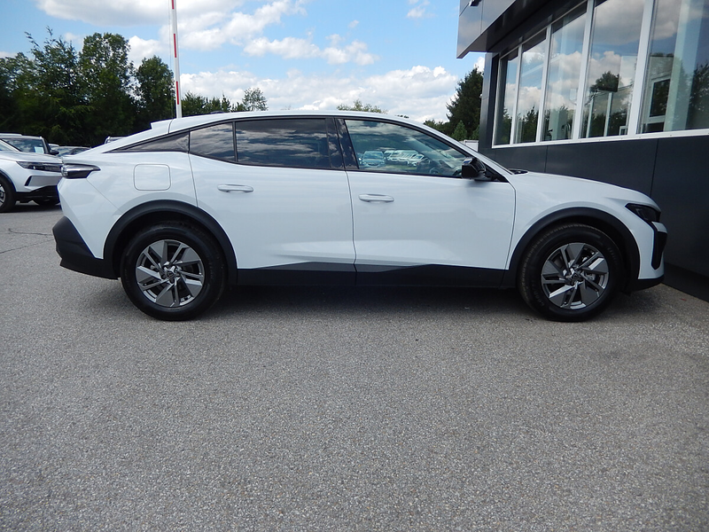 Peugeot 408 Hybrid 145 e-DCS6 Allure — photo 5