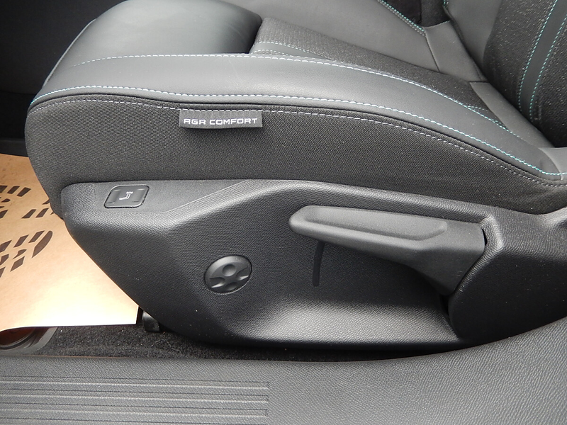Peugeot 408 Hybrid 145 e-DCS6 Allure — photo 11